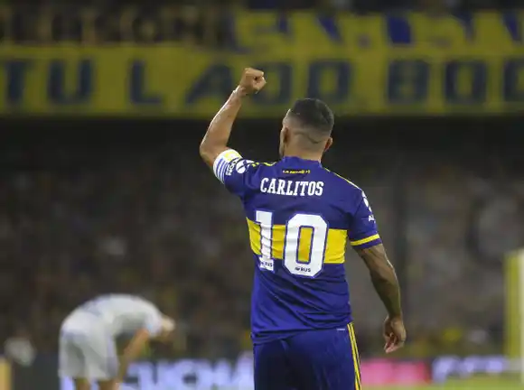 Carlos Tevez anunció que seguirá en Boca y donará el dinero de su contrato a una ONG