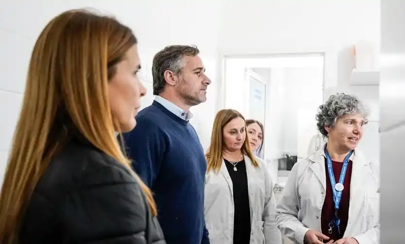 Achával y Peralta recorrieron el nuevo laboratorio del Hospital Sanguinetti