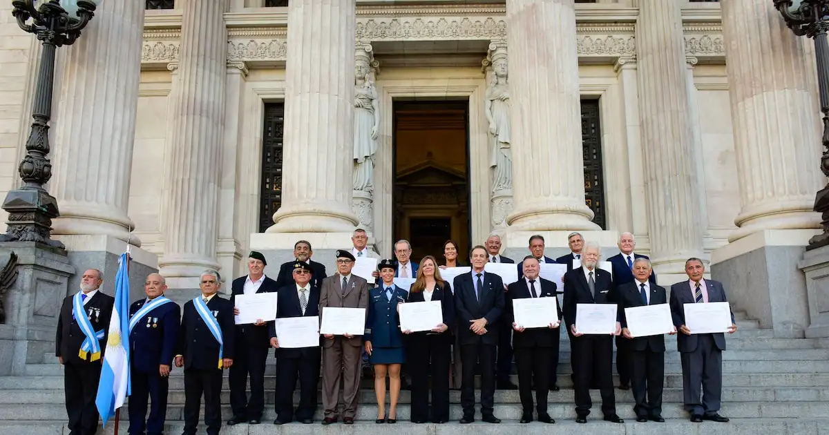 Se entregaron distinciones a 16 protagonistas del conflicto bélico.