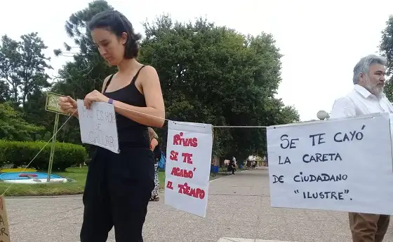 "Abusador suelto": el repudio a Rivas frente a los Tribunales