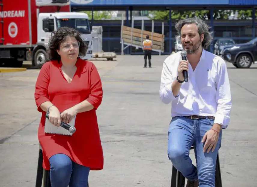 Los ministros Carla Vizzotti y Santiago Cafiero brindaron una conferencia de prensa en el Aeropuerto de Ezeiza.