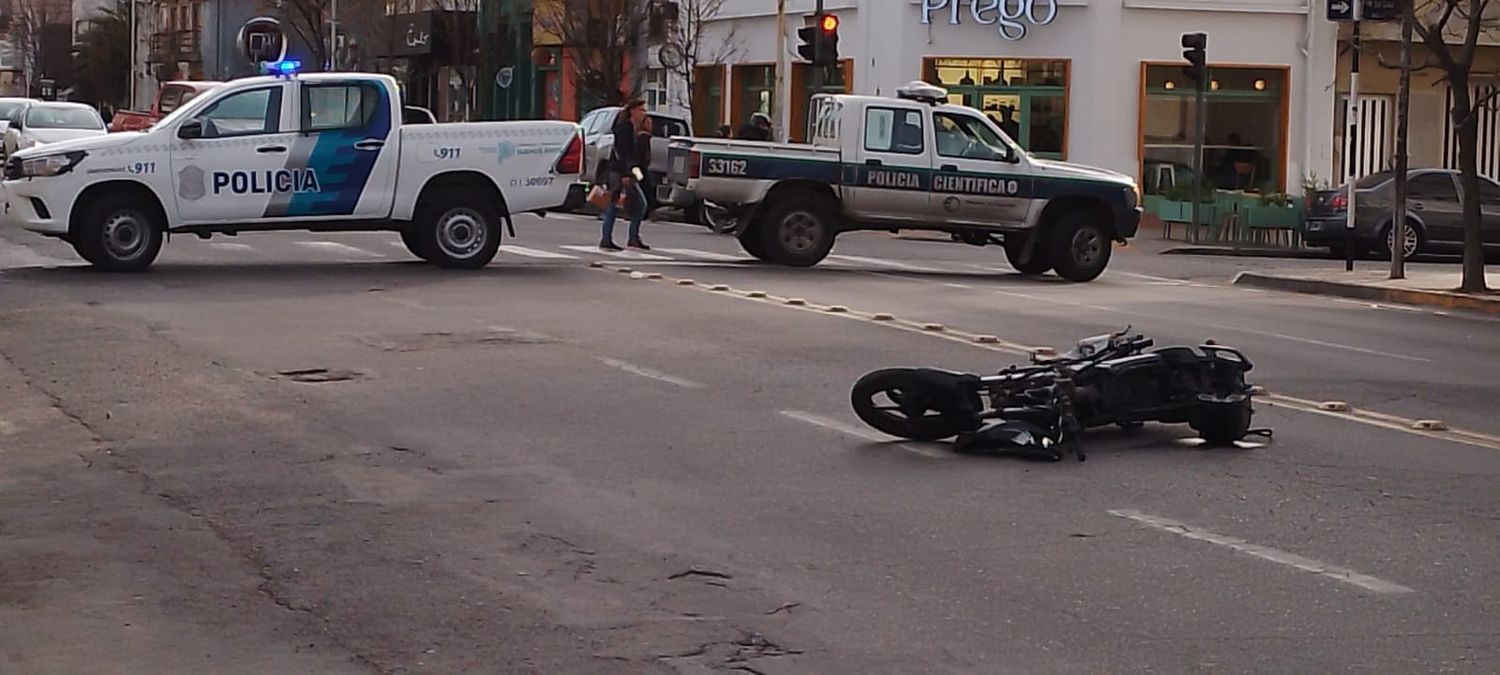 Un herido tras el choque de un auto y una moto en España y 9 de julio