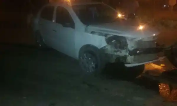 Iba detrás de la ambulancia que llevaba a su padre y la chocaron en Ceibas