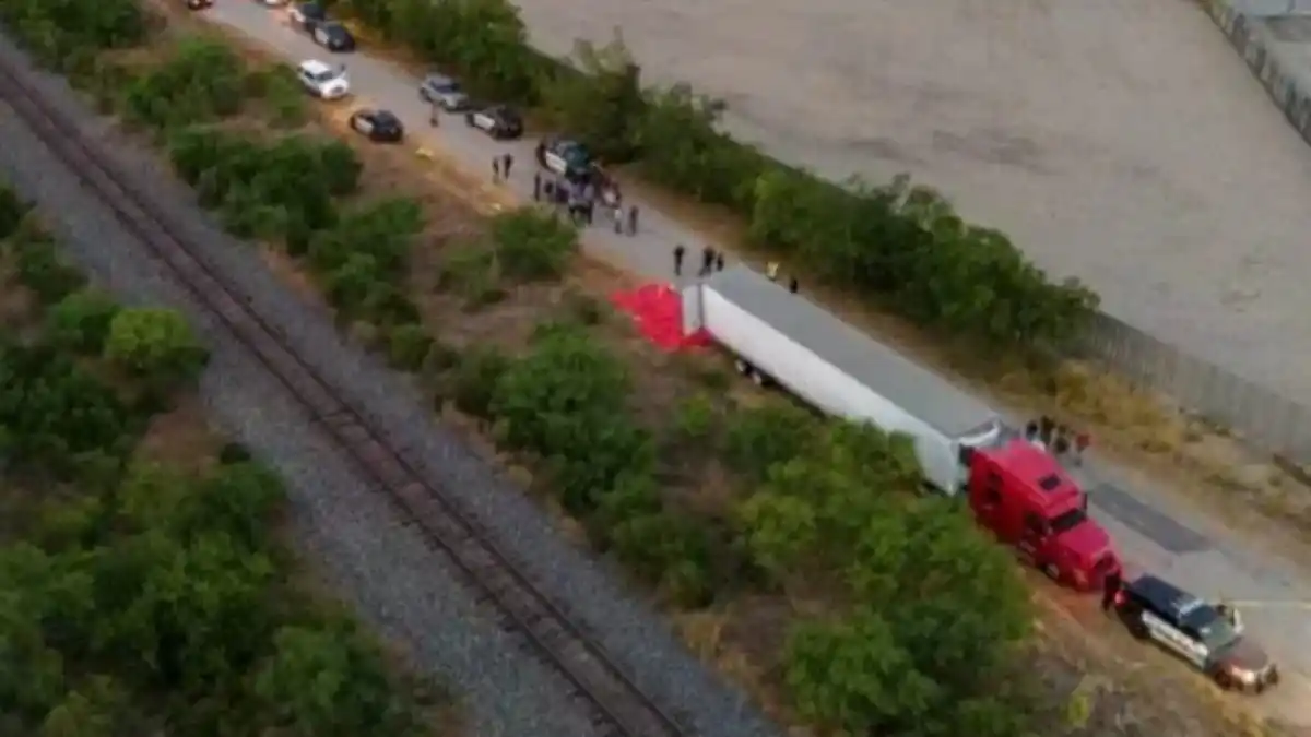 Localizan un camión con 46 MIGRANTES MUERTOS en Texas