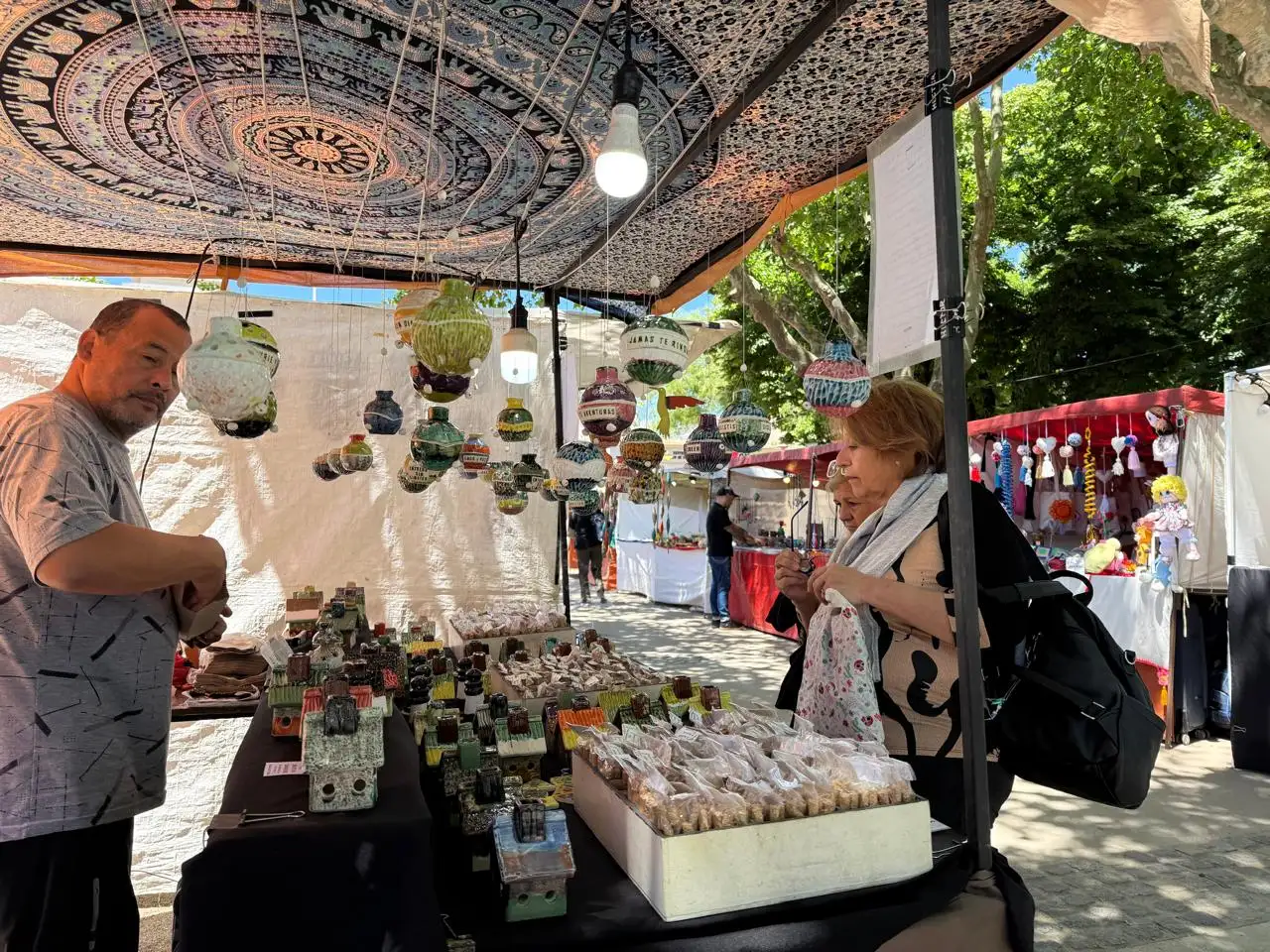 La Plaza Independencia, otra vez escenario del Encuentro Nacional de Artesanos.