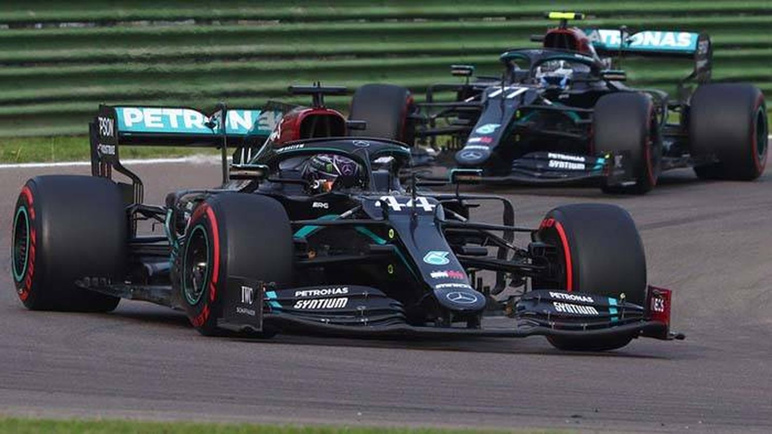 Mercedes aseguró su séptimo título de Constructores con la victoria de Hamilton en Imola