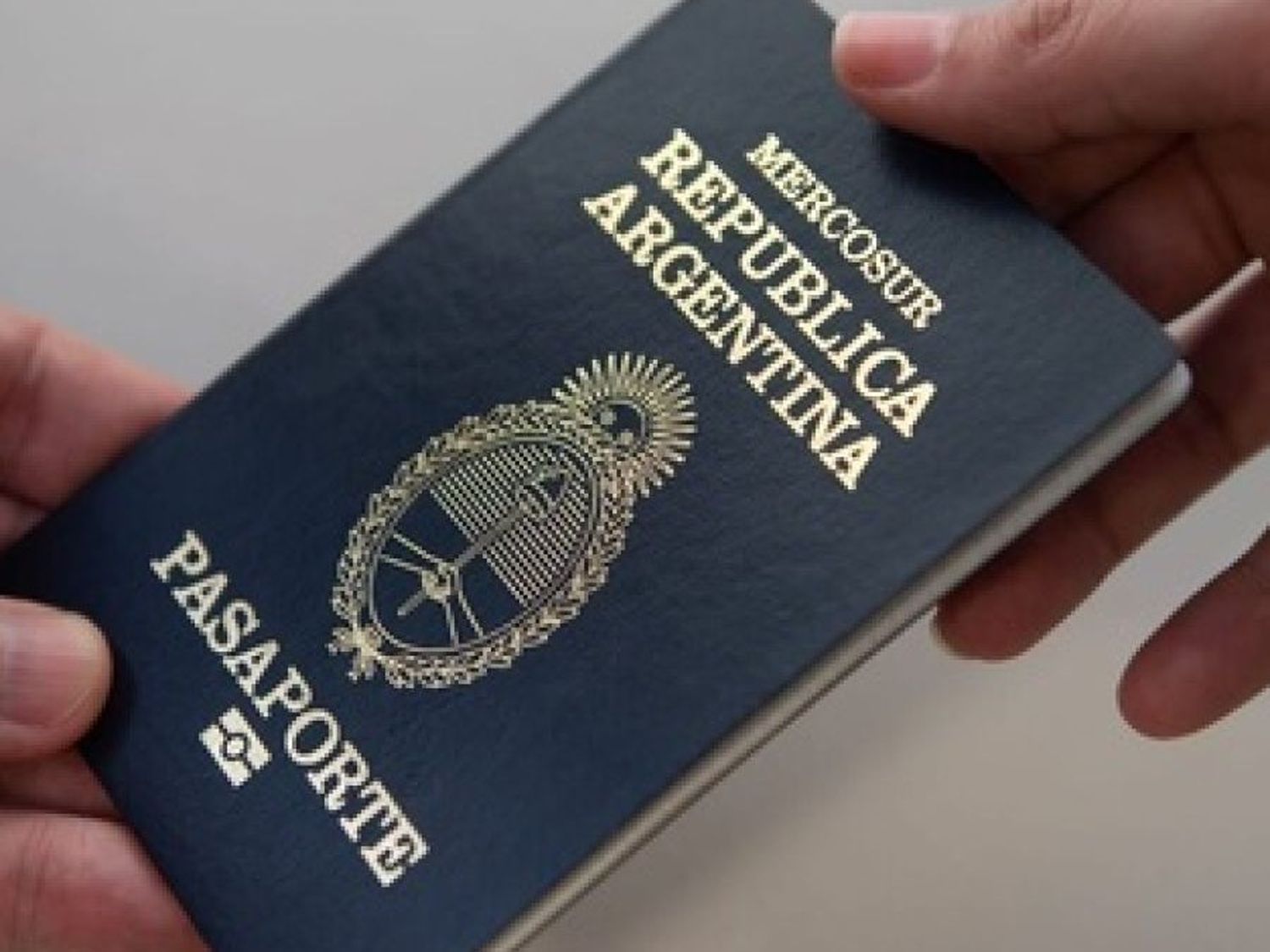 Miles de pasaportes argentinos con fallas: cómo verificar si el tuyo está afectado