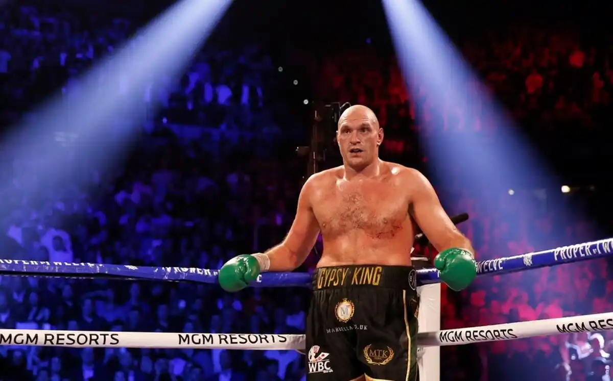 Tyson Fury se convirtió en el boxeador mejor pagado del mundo, desplazando a Canelo Álvarez, quien cayó al puesto 22 del ranking Forbes 2025/ Mediotiempo