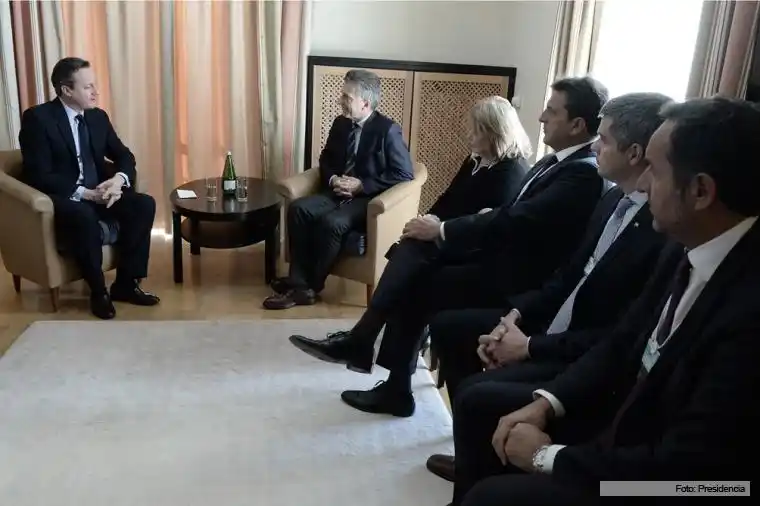 Davos: Macri se reunió con el primer Ministro británico David Cameron