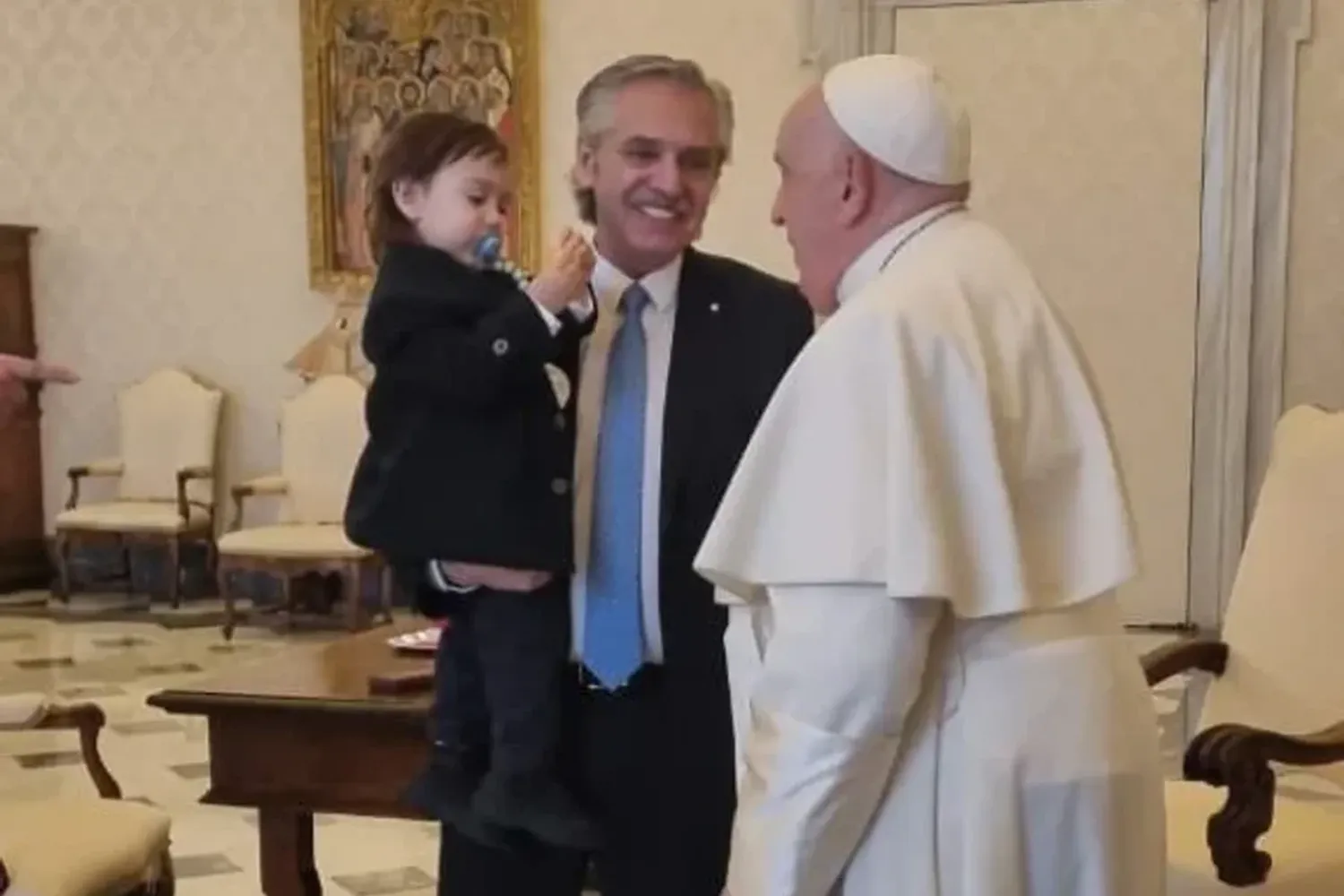 El papa Francisco recibió a Alberto Fernández y a su hijo en Roma