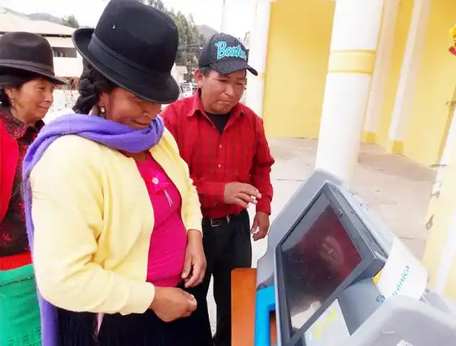 Salta: La boleta única electrónica le ganó al voto papel