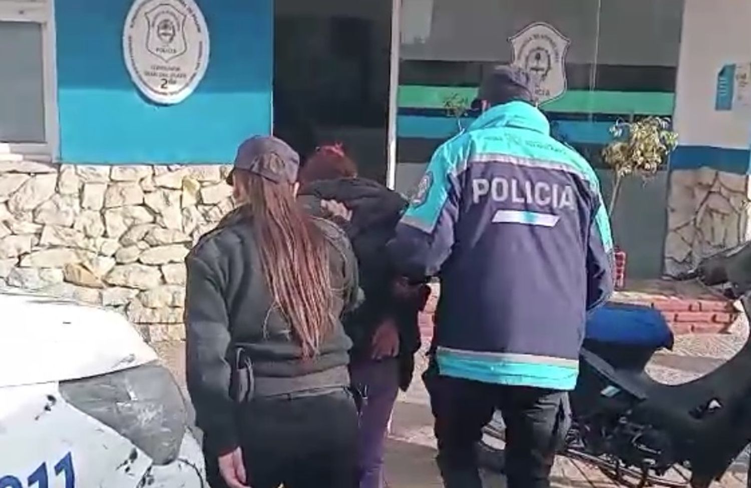 La mujer fue retenida por la víctima del robo y luego aprehendida por la Policía.