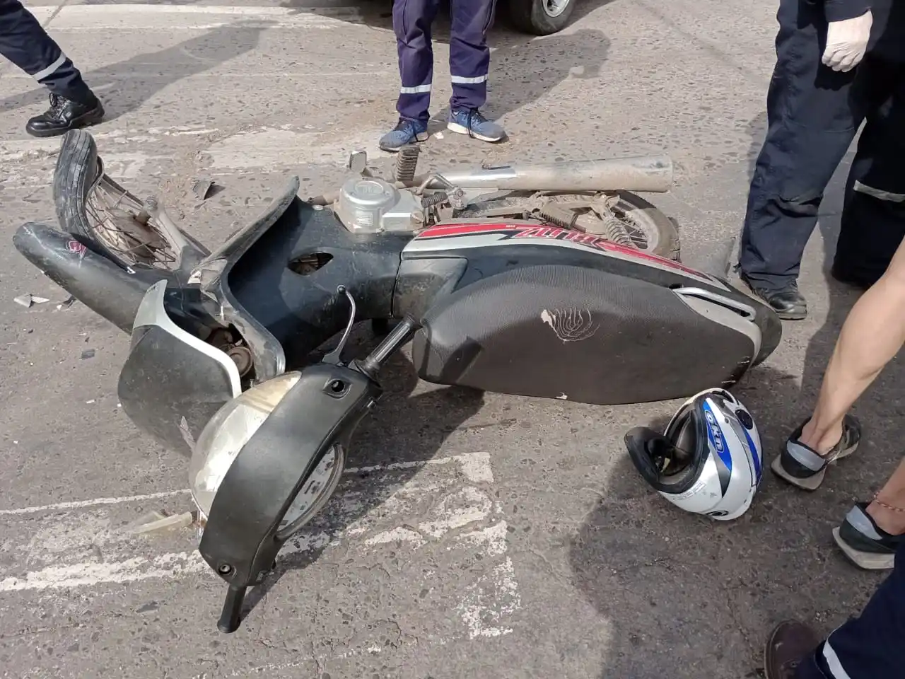 La moto sufrió importantes daños.