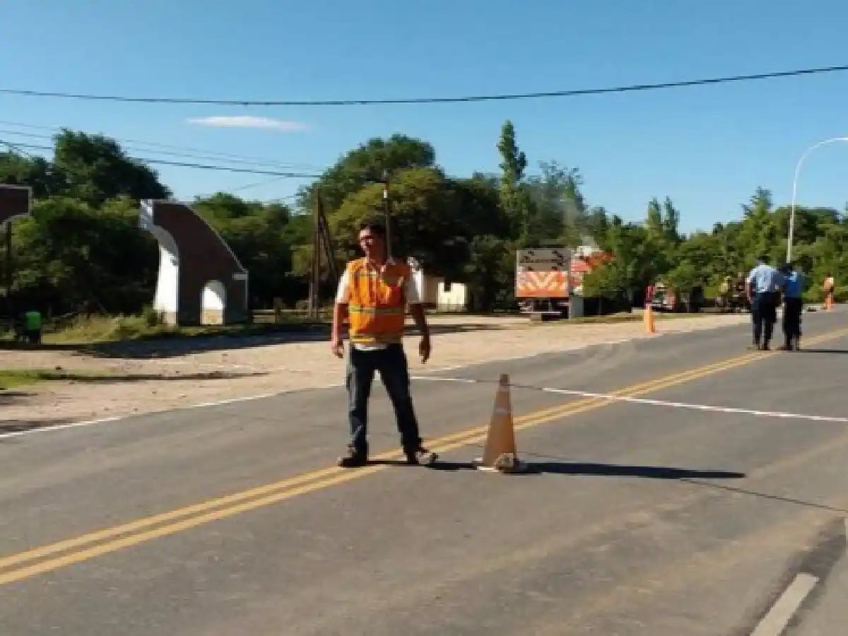 Un obrero murió decapitado al explotar la caldera de un camión vial en Villa General Belgrano
