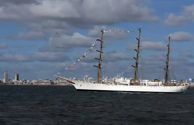 Zarpó la Fragata Libertad a recorrer el mundo