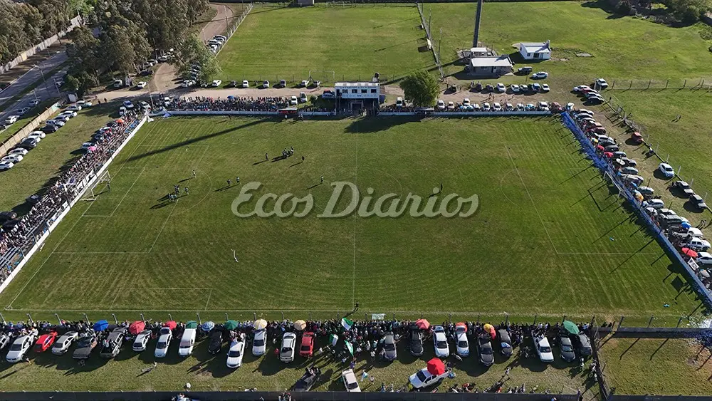 Escenario del clásico del domingo, con un amplio marco de público en ambos lados, que se vio opacado por la violencia