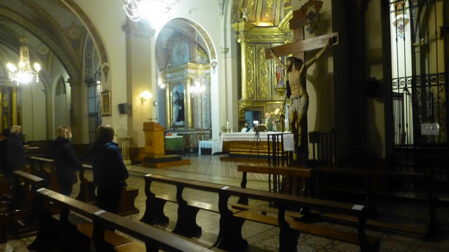 Bajo un estricto protocolo, volvieron las misas del domingo