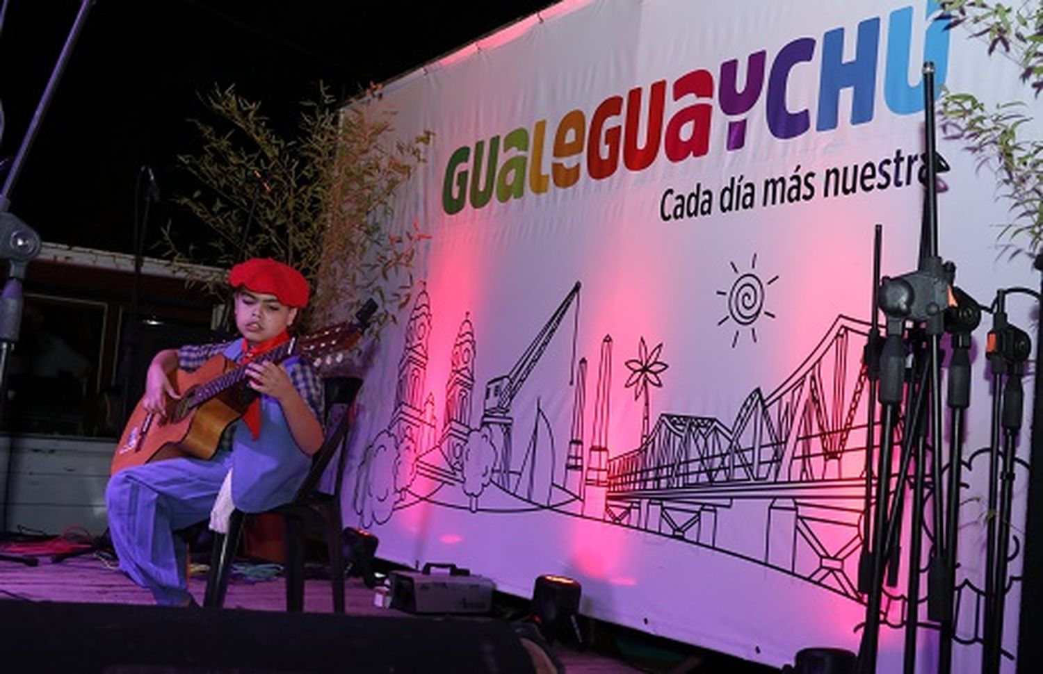 Los vecinos de Pueblo Nuevo disfrutaron una nueva noche del ciclo Verano es Arte