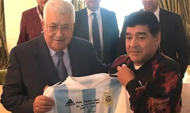 Maradona estará en la final y en la previa se reunió con el presidente de Palestina