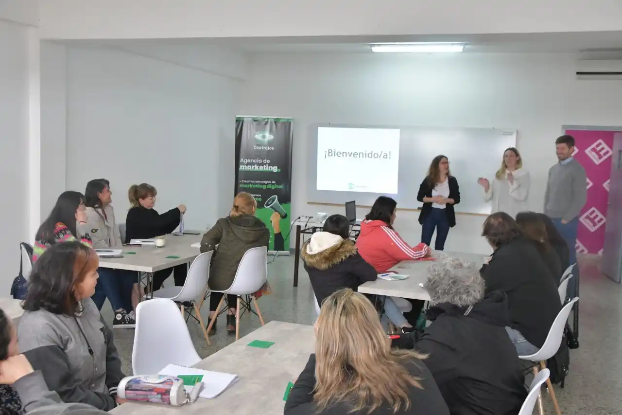 Emprendedores se capacitan en Marketing Digital