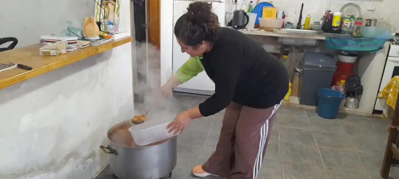 En el Merendero “Los Pekes”, la Patria se celebró con un gran guiso comunitario