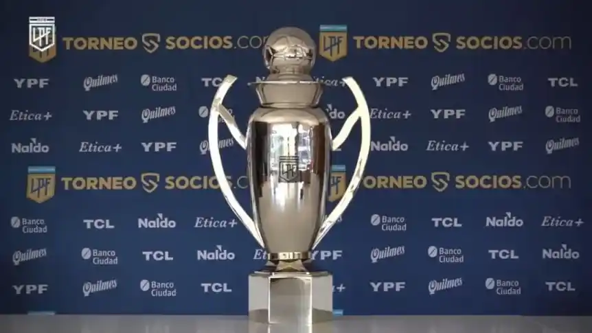 El Trofeo de la Liga Profesional, el premio por el que lucharán los 30 equipos de la máxima categoría.