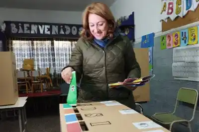 Mónica Fein ya emitió su voto: "Convoco a los santafesinos a que no pierdan la esperanza"