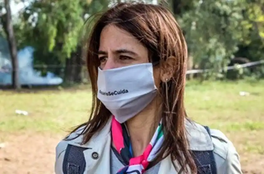 «¿Te ponés el barbijo?»: funcionaria municipal daba una nota en vivo y retó a un transeúnte