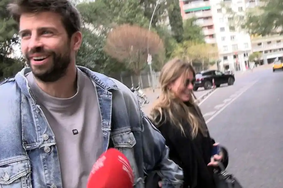 Piqué y Clara Chía se ríen de un reportero: "¿Qué te has tomado?"