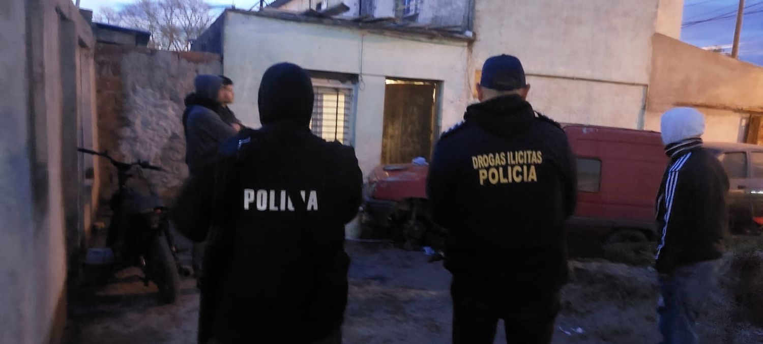 Tenían de pantalla un almacén y los acusan de vender drogas