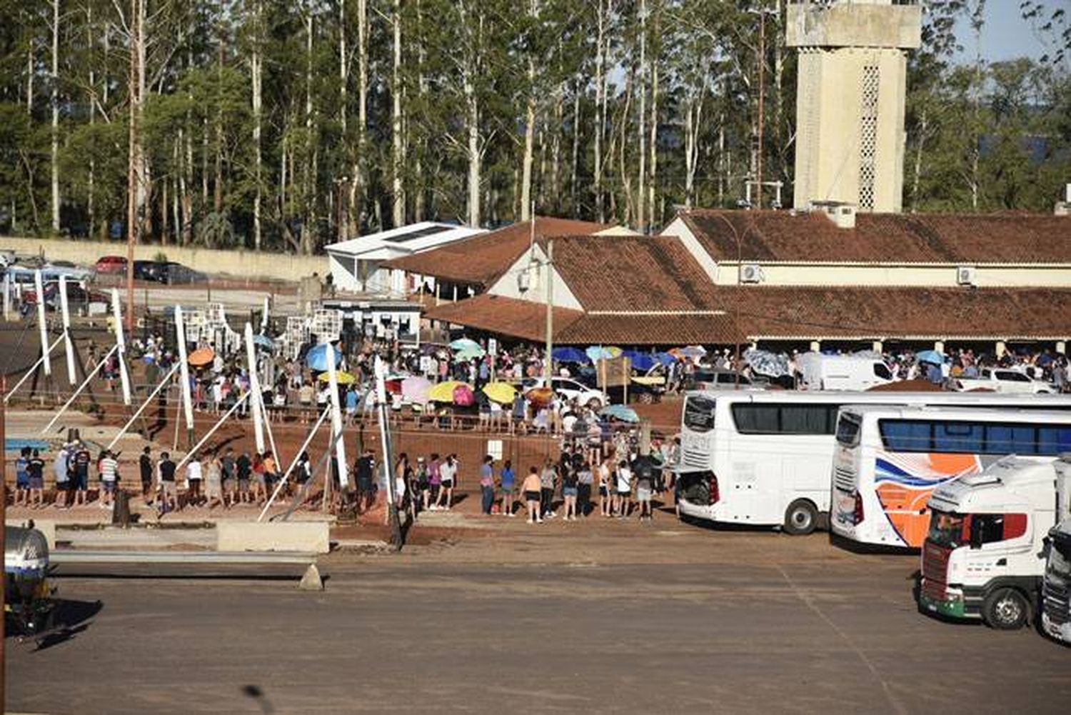 Veinte mil turistas por día cruzan de la Argentina a Brasil