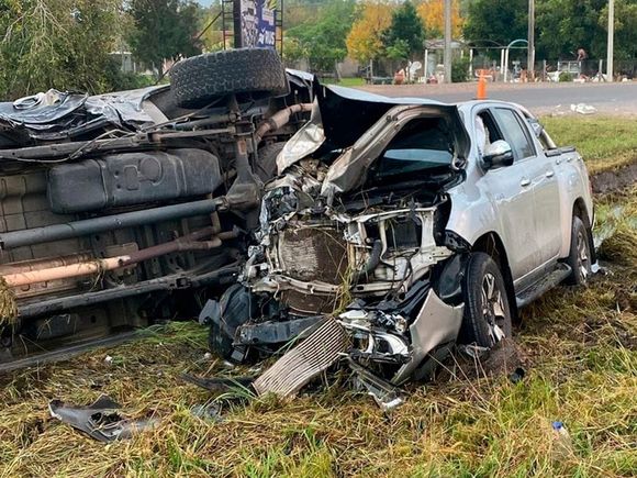 Impactante choque entre dos camionetas sin heridos