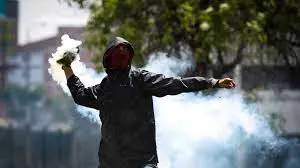 GRUPO ARMADO TOMÓ SEDE DE LA UNIVERSIDAD DE BOGOTÁ: cuatro heridos, uno de ellos por manipular explosivos en protesta