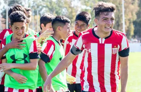 El goleador de Estudiantes de La Plata surgido en nuestras canchas