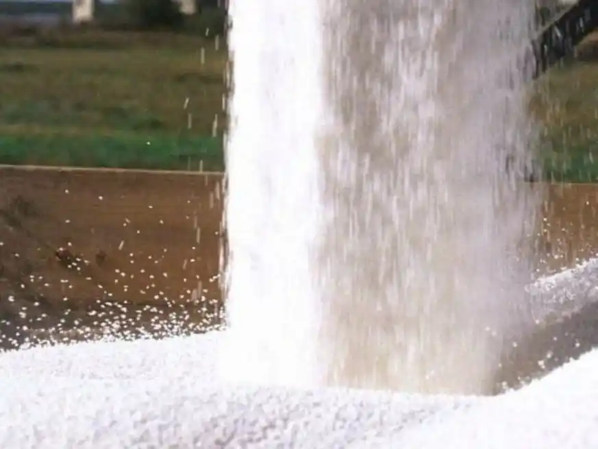 Adecoagro y ACA apuestan por industrializar localmente un insumo esencial para la producción de alimentos