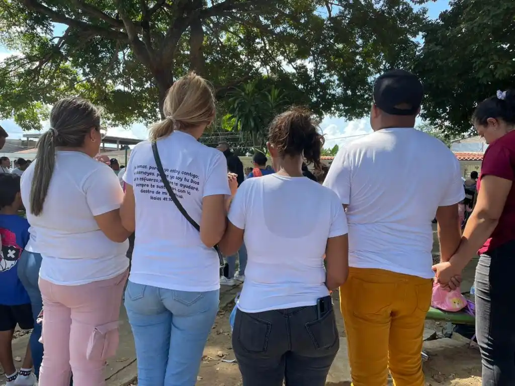 FAMILIARES de detenidos poselectorales permanecen en TOCUYITO: claman LIBERTAD (+Video)