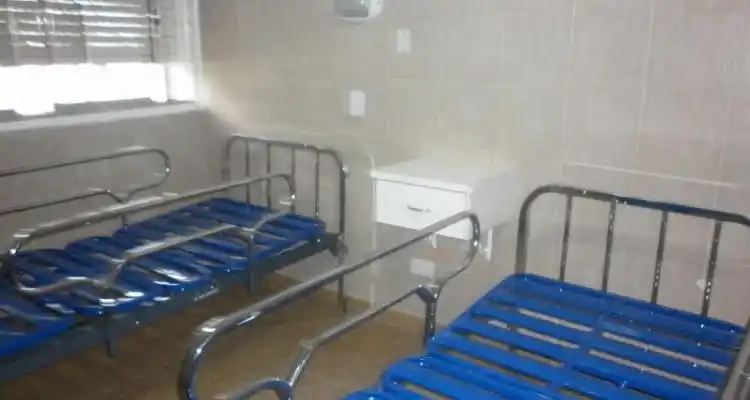 El hospital cuenta con una habitación para discapacitados y sala de ropería