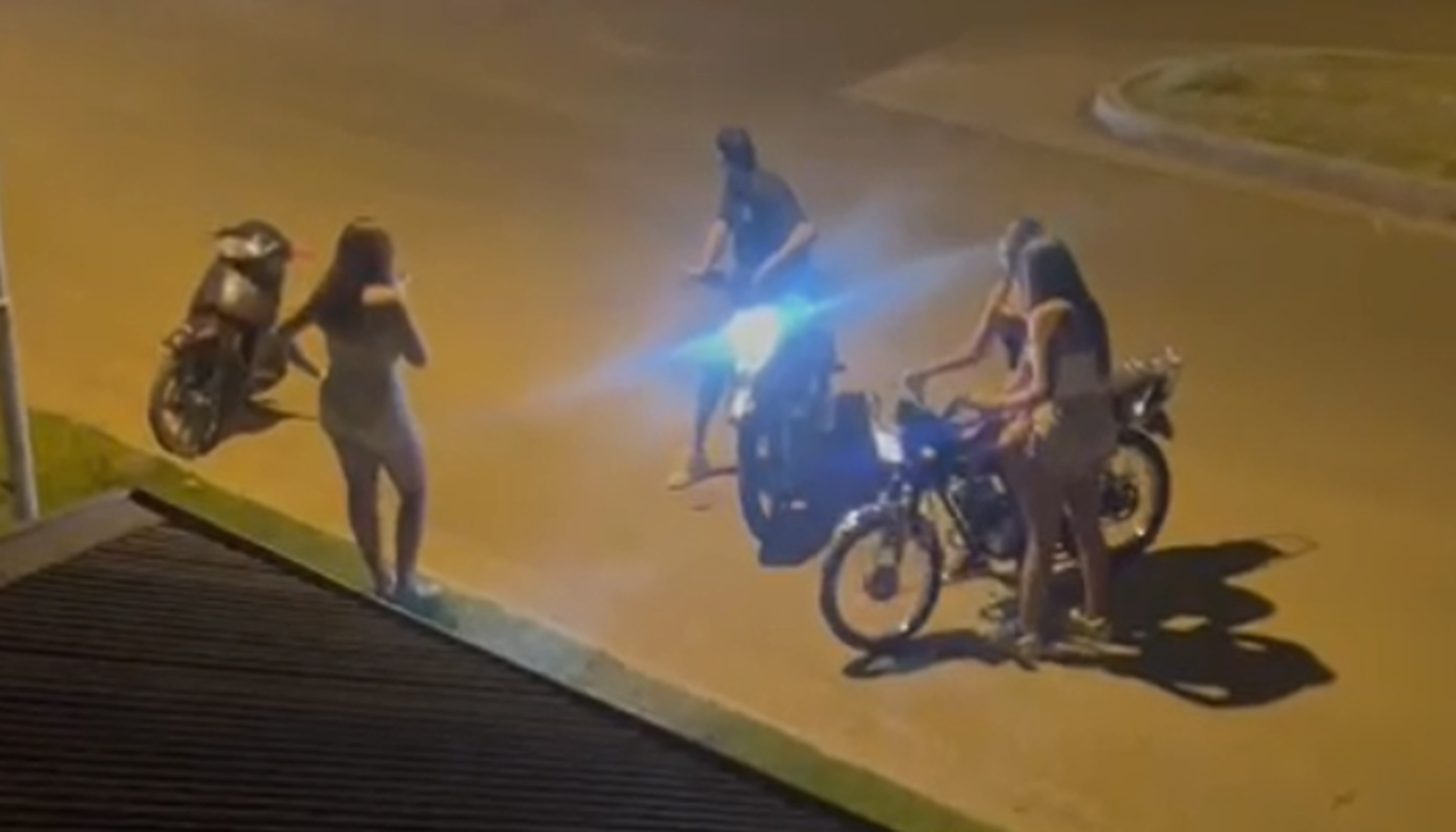 [VIDEO] Caos sobre ruedas: continúa el "show" de contraexplosiones durante la noche