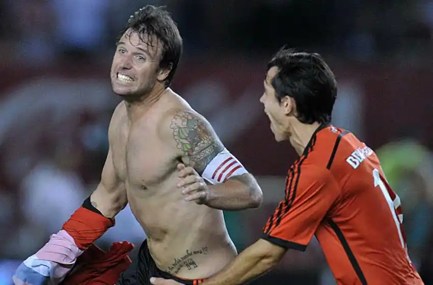 El divertido tuit de Cavenaghi sobre Mbappé