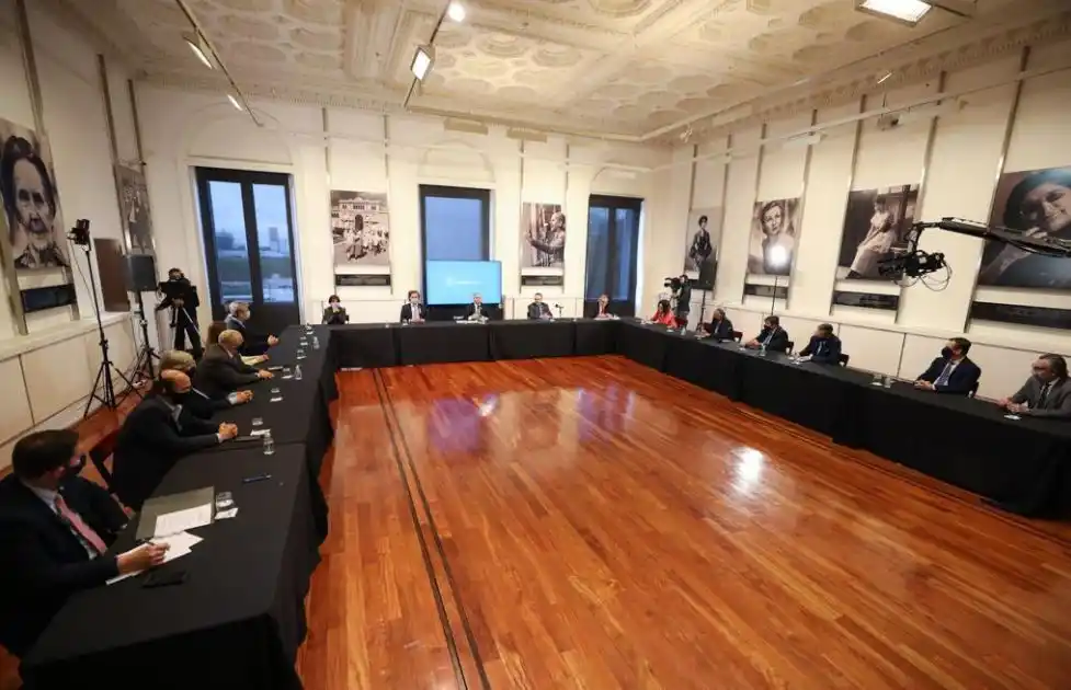 Bajan retenciones a la industria, soja y minería, anunció el ministro Martín Guzman