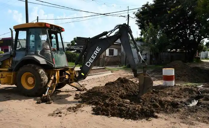 Extensión y mejora en las redes de agua en calle Mario Gatto