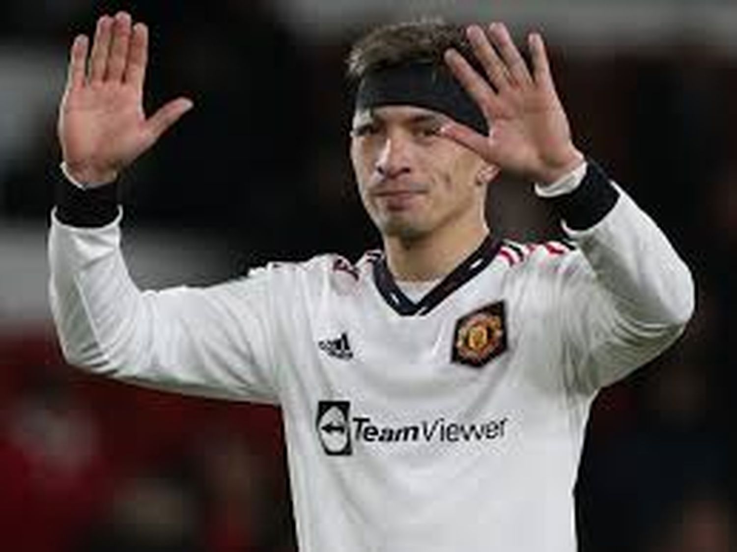 Manchester United, con campeón mundial Lisandro Martínez, goleó en ida de semifinales