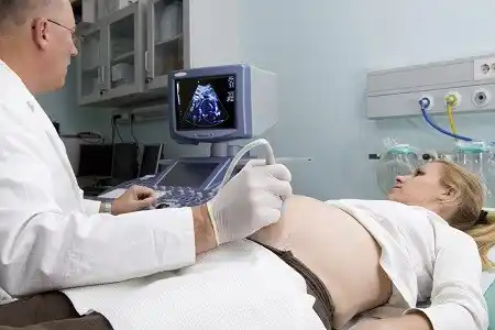 Es obligatoria la ecografía fetal con evaluación cardíaca