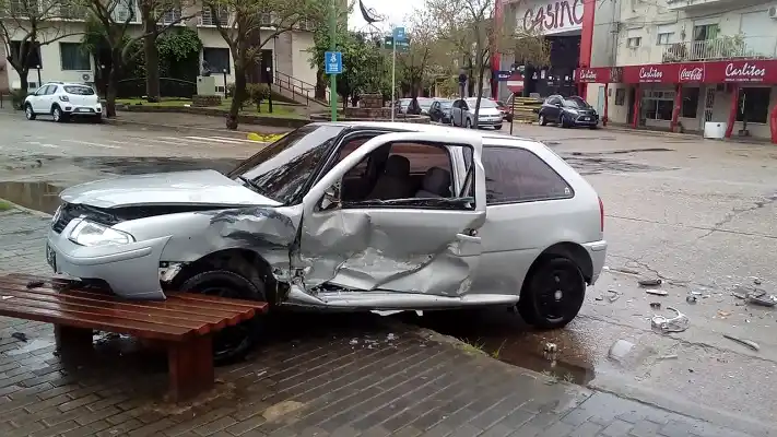 Tremendo choque en la costanera de la ciudad
