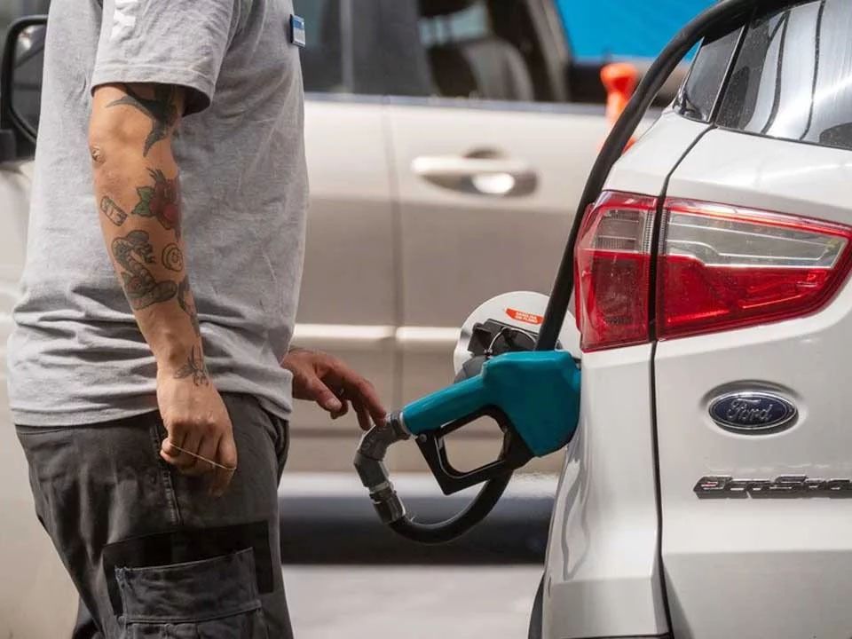 Se viene el autoservicio de combustibles en la Argentina