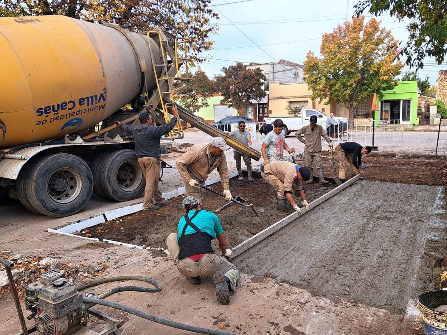 Las cuadrillas de trabajadores municipales desarrollan tareas en diferentes sectores de la ciudad.