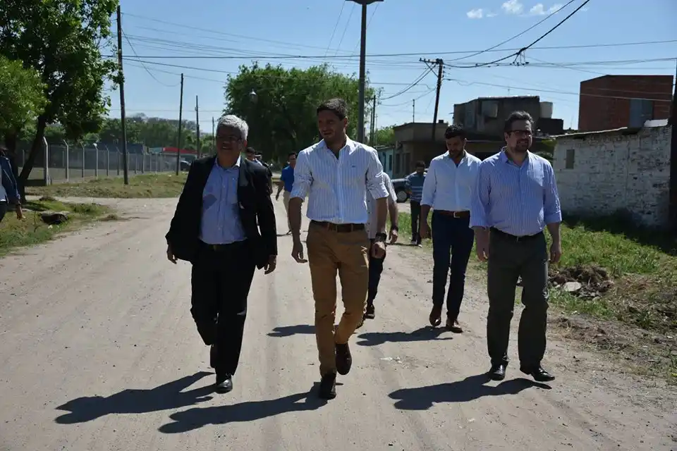 Pullaro y Baclini recorrieron barrio yapeyú