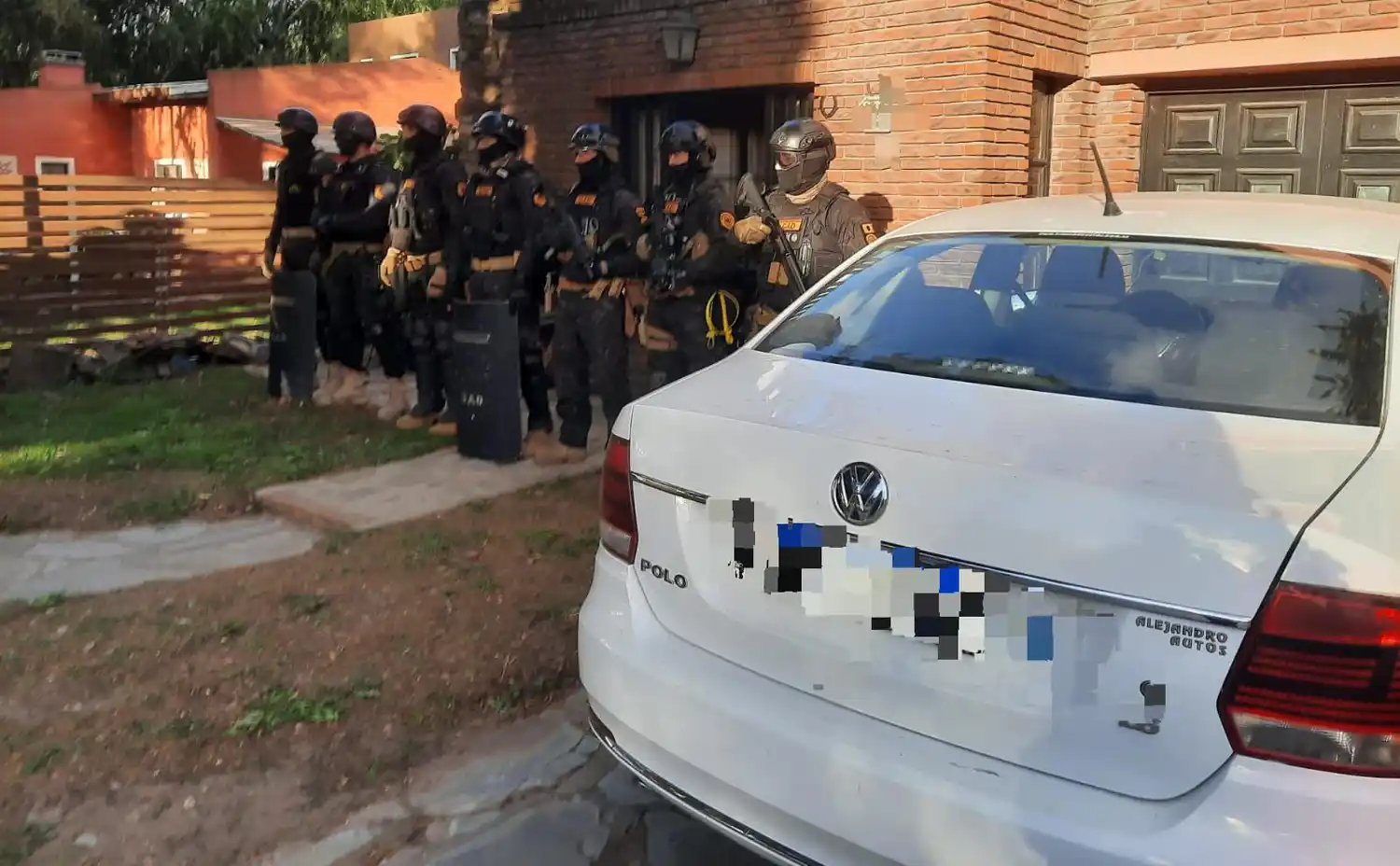 El día anterior también lo había cruzado refiriéndole amenazas.