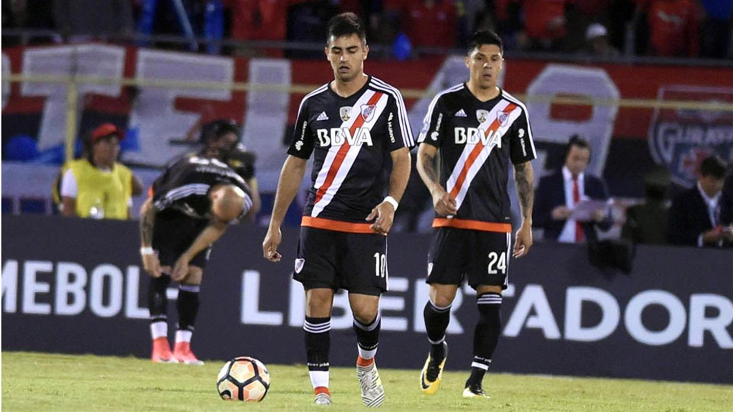 River fue goleado por Wilstermann y quedó comprometido en la Copa