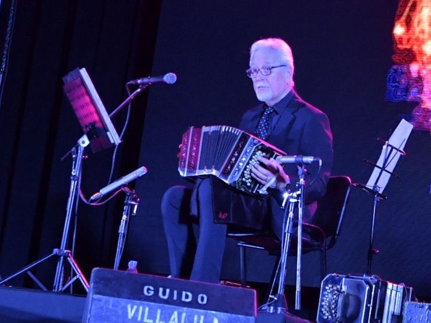 Walter Ríos deslumbró con su espectáculo en el Centro Cultural Municipal  